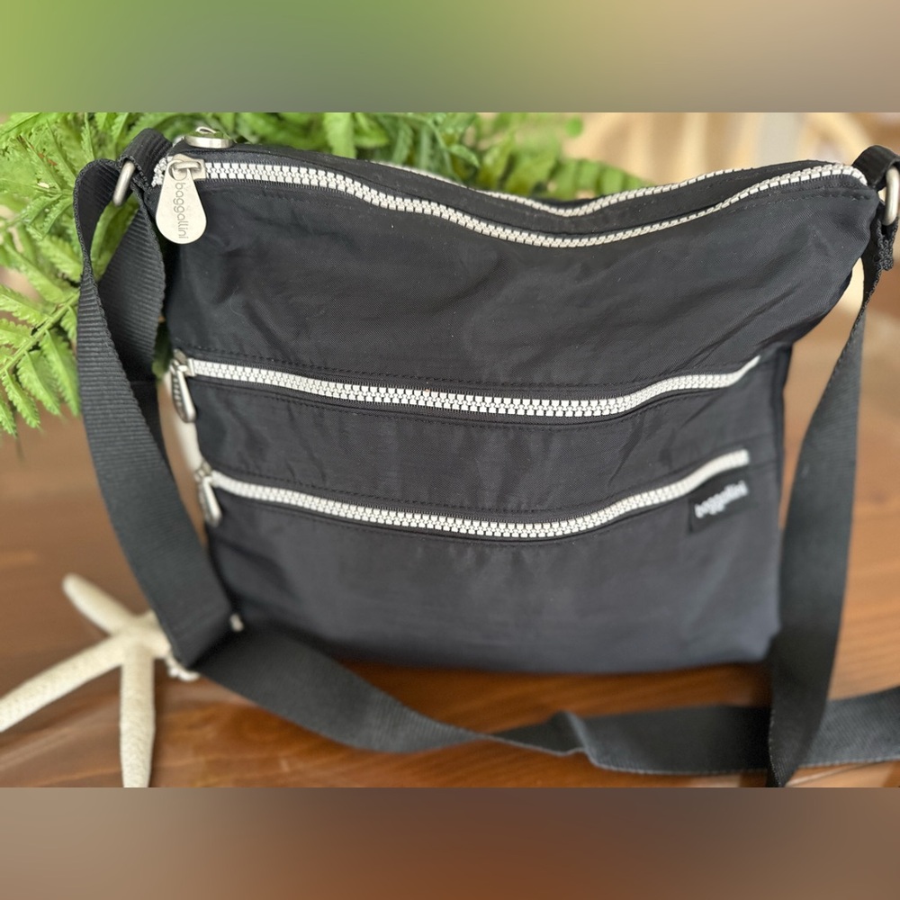 Baggallini Crossbody Shoulder Bag Black & Gray Perfect Travel Bag!